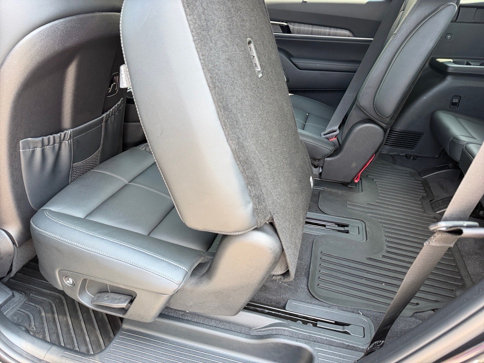Used 2024 Kia Telluride SX w/ Towing Package FWD image 16