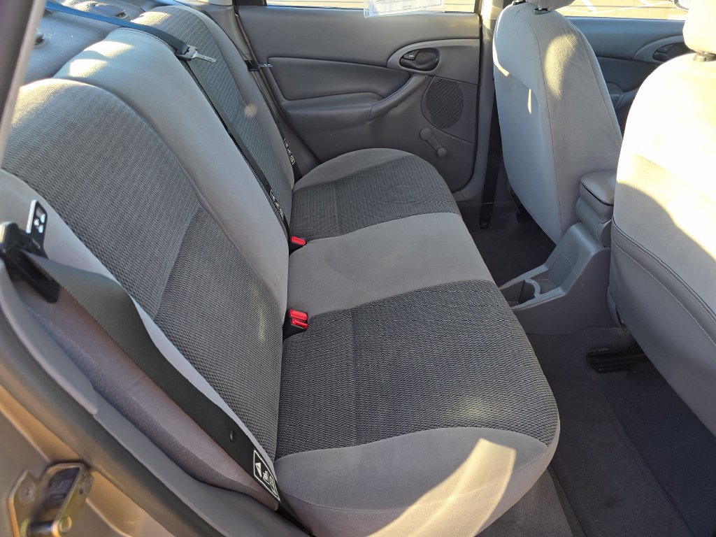 Used 2003 Ford Focus LX FWD image 13
