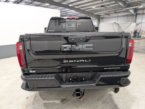 Used 2024 GMC Sierra 3500 Denali Ultimate AWD/4WD image 4