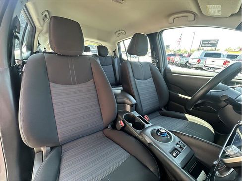 Used 2025 Nissan Leaf S FWD image 4