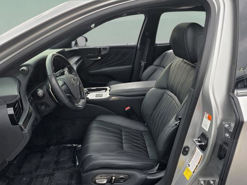 Certified 2024 Lexus LS 500 w/ Interior Upgrade Package image 9