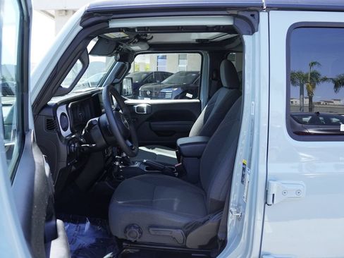 Used 2024 Jeep Wrangler Unlimited w/ Convenience Group AWD/4WD image 22