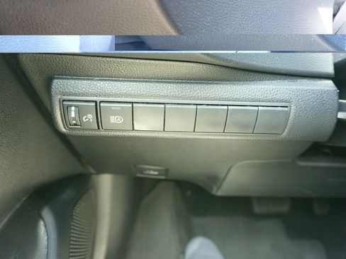 Used 2023 Toyota Corolla SE FWD image 5