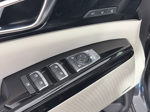 Used 2024 Kia Carnival SX Prestige image 24