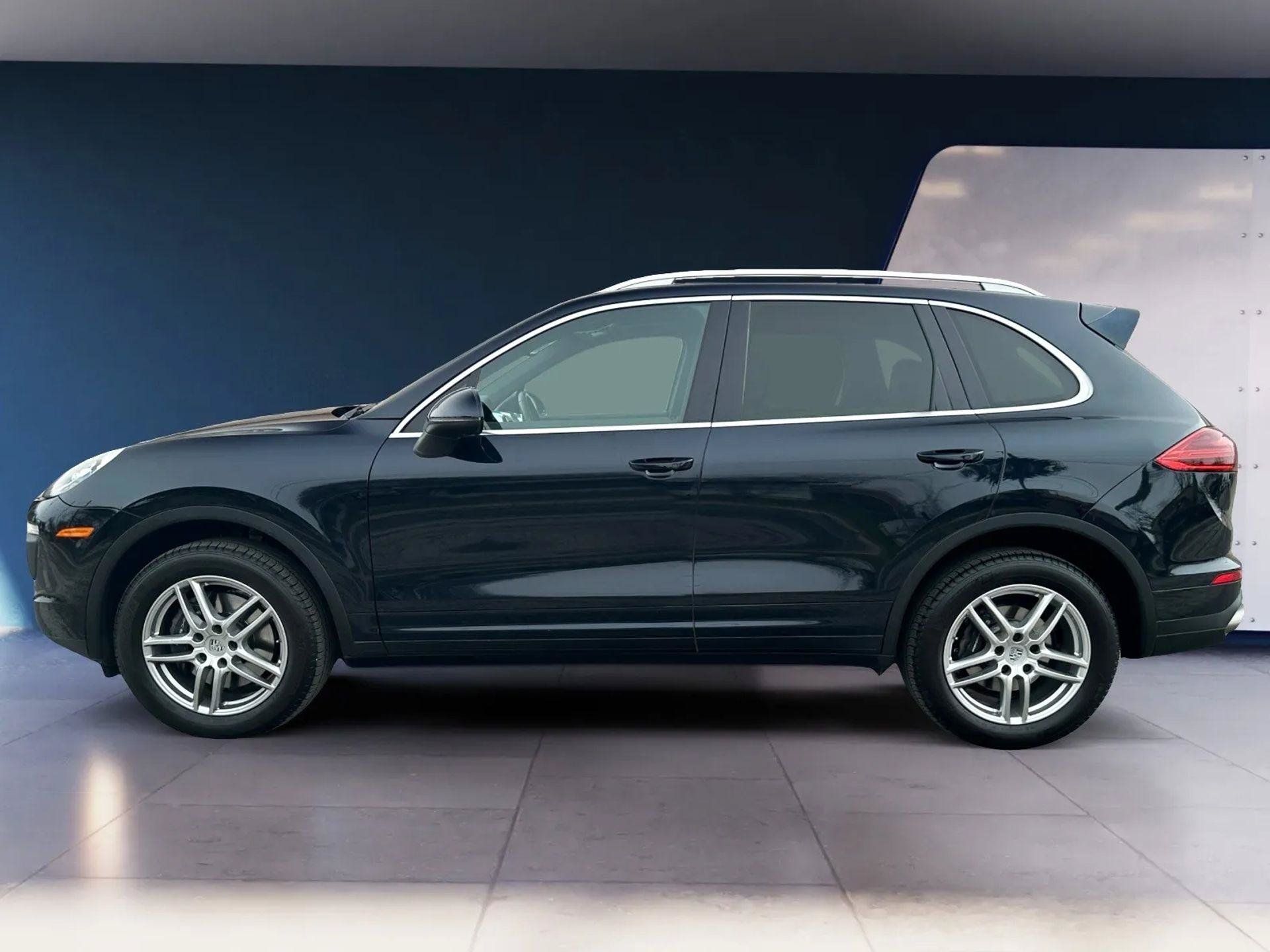 Used 2016 Porsche Cayenne AWD/4WD image 2