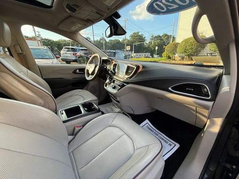 Used 2020 Chrysler Pacifica Limited FWD image 23
