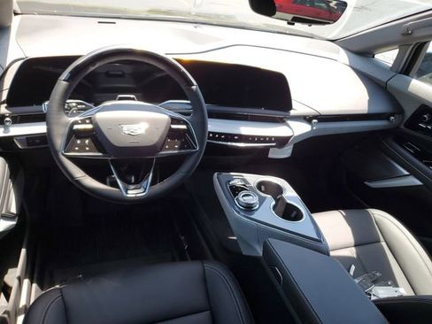 New 2025 Cadillac Optiq Sport 1 w/ LPO, Floor Liner Package AWD/4WD image 9