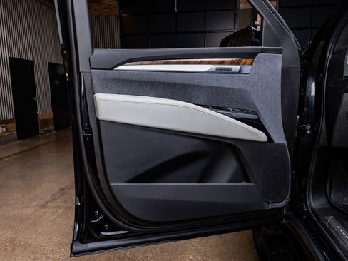 Used 2026 Cadillac Escalade Platinum Sport w/ LPO, ONYX Package image 39