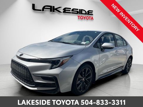 Used 2023 Toyota Corolla SE image 3