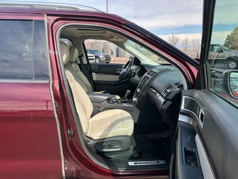 Used 2018 Ford Explorer Platinum image 29