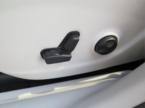 Used 2021 Jeep Cherokee Limited w/ Elite Package FWD image 9