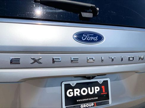 Used 2024 Ford Expedition XLT AWD/4WD image 32