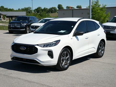 Used 2023 Ford Escape ST-Line FWD image 9