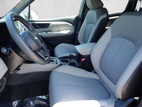 Used 2025 Subaru Forester Premium AWD/4WD image 12