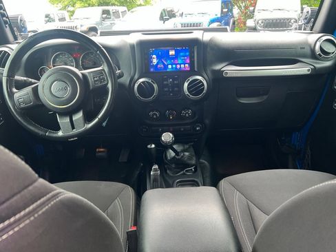 Used 2016 Jeep Wrangler Unlimited Rubicon AWD/4WD image 22