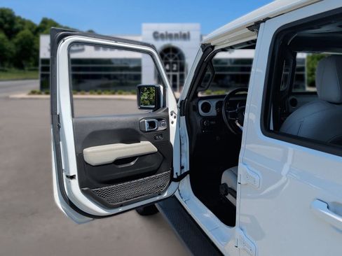 Used 2021 Jeep Wrangler Unlimited Sahara AWD/4WD image 12