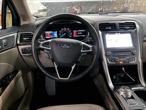 Used 2017 Ford Fusion SE image 8