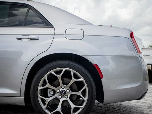 Used 2018 Chrysler 300 S w/ 300S Premium Group RWD image 14