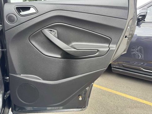 Used 2017 Ford Escape SE w/ Equipment Group 201A AWD/4WD image 36