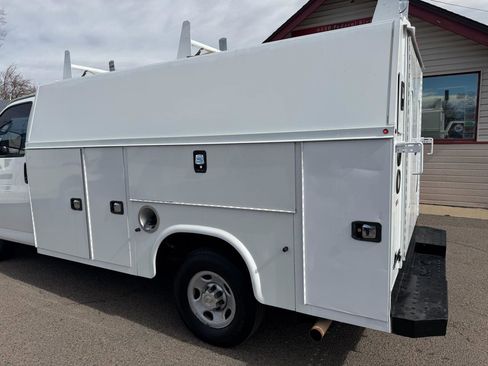 Used 2016 Chevrolet Express 3500 image 24