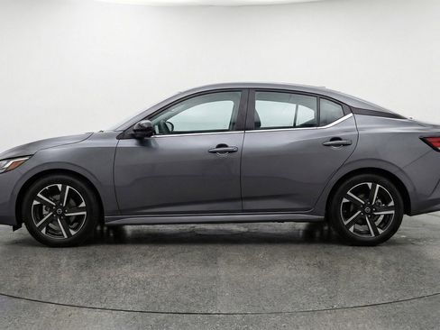 Used 2025 Nissan Sentra SV image 5