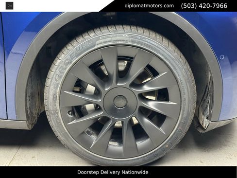 Used 2020 Tesla Model Y Long Range image 34