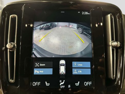 Used 2022 Volvo XC40 T5 Momentum AWD/4WD image 25