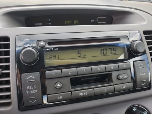 Used 2021 Toyota Corolla L image 41