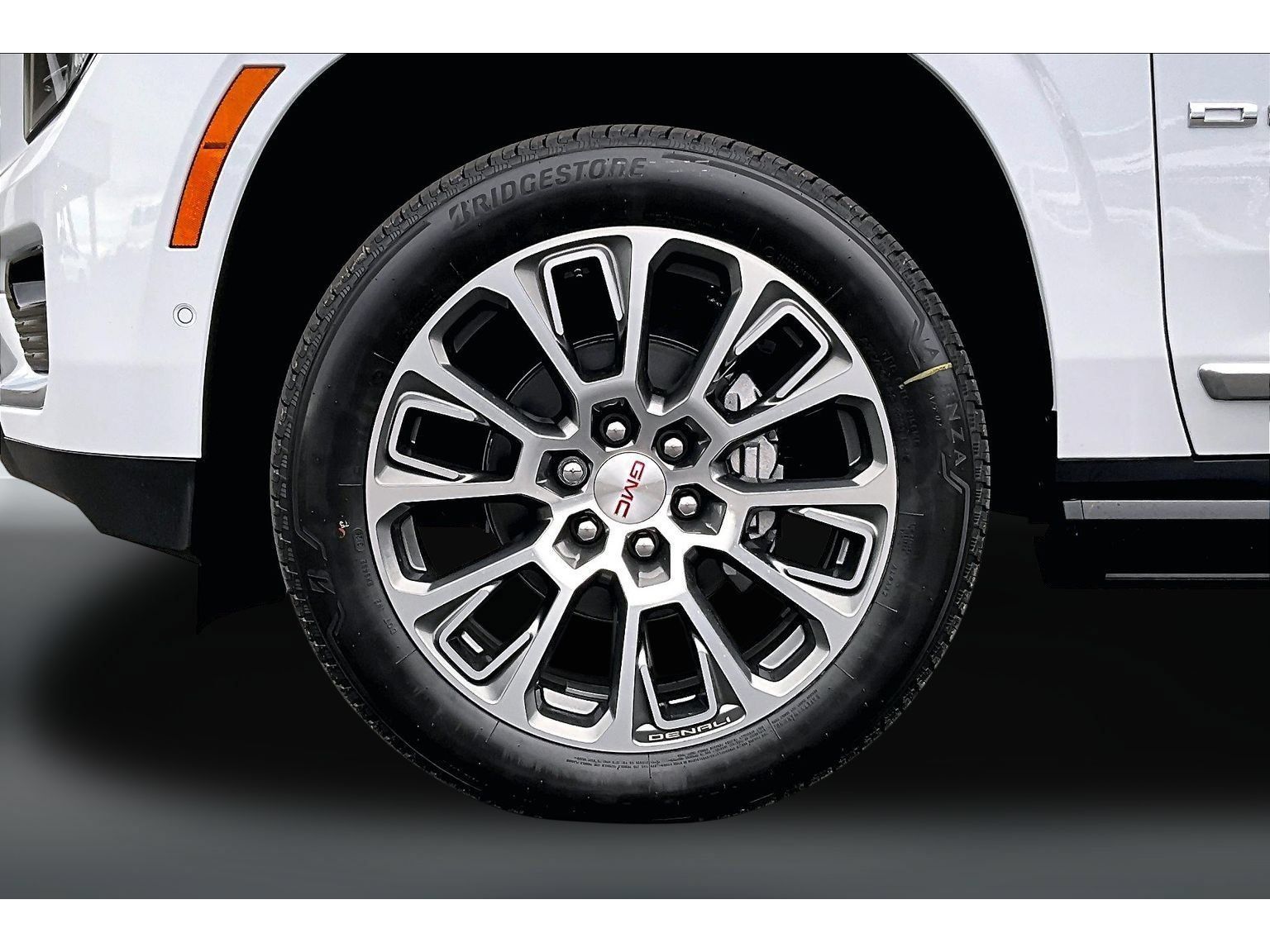New 2026 GMC Yukon Denali w/ Denali Reserve Package AWD/4WD image 11