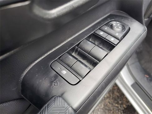 Used 2025 Toyota Tacoma SR5 image 15