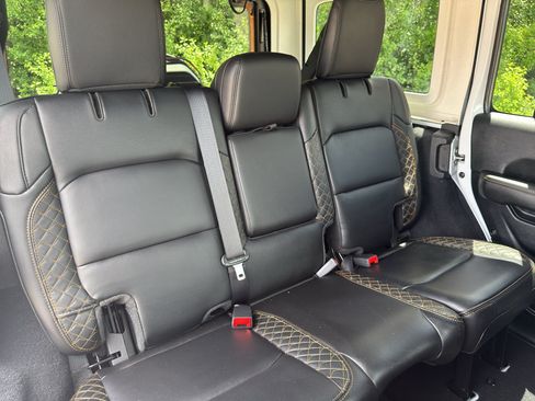 Used 2021 Jeep Wrangler Unlimited Sahara AWD/4WD image 27