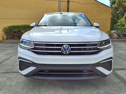 Used 2022 Volkswagen Tiguan SE w/ Panoramic Sunroof Package image 2