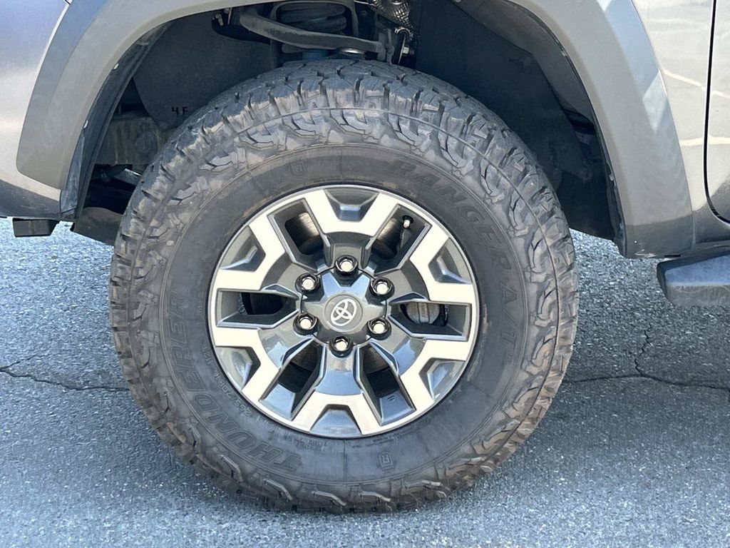 Used 2022 Toyota Tacoma TRD Off-Road w/ Technology Package RWD image 11