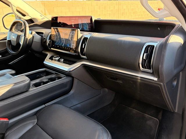 Used 2025 Ford Expedition Max Platinum w/ Driver's Package AWD/4WD image 14