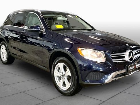 Used 2017 Mercedes-Benz GLC 300 4MATIC image 3
