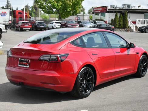 Used 2021 Tesla Model 3 Standard Range Plus image 8