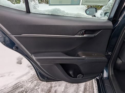 Used 2021 Toyota Camry SE image 30