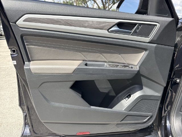 Used 2022 Volkswagen Atlas Cross Sport SE w/ Black Wheel Package FWD image 13