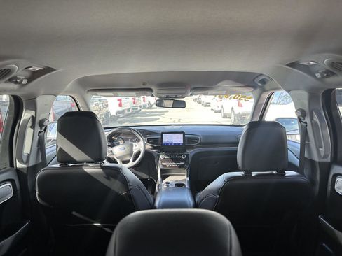 Used 2023 Ford Explorer Limited image 9