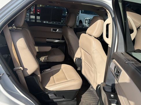 Used 2021 Ford Explorer Limited w/ Equipment Group 301A RWD image 13