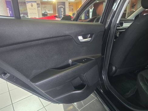 Used 2019 Kia Rio S image 12