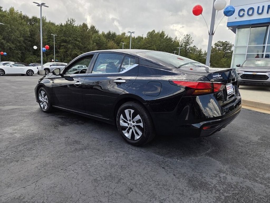 Used 2024 Nissan Altima 2.5 S FWD image 3