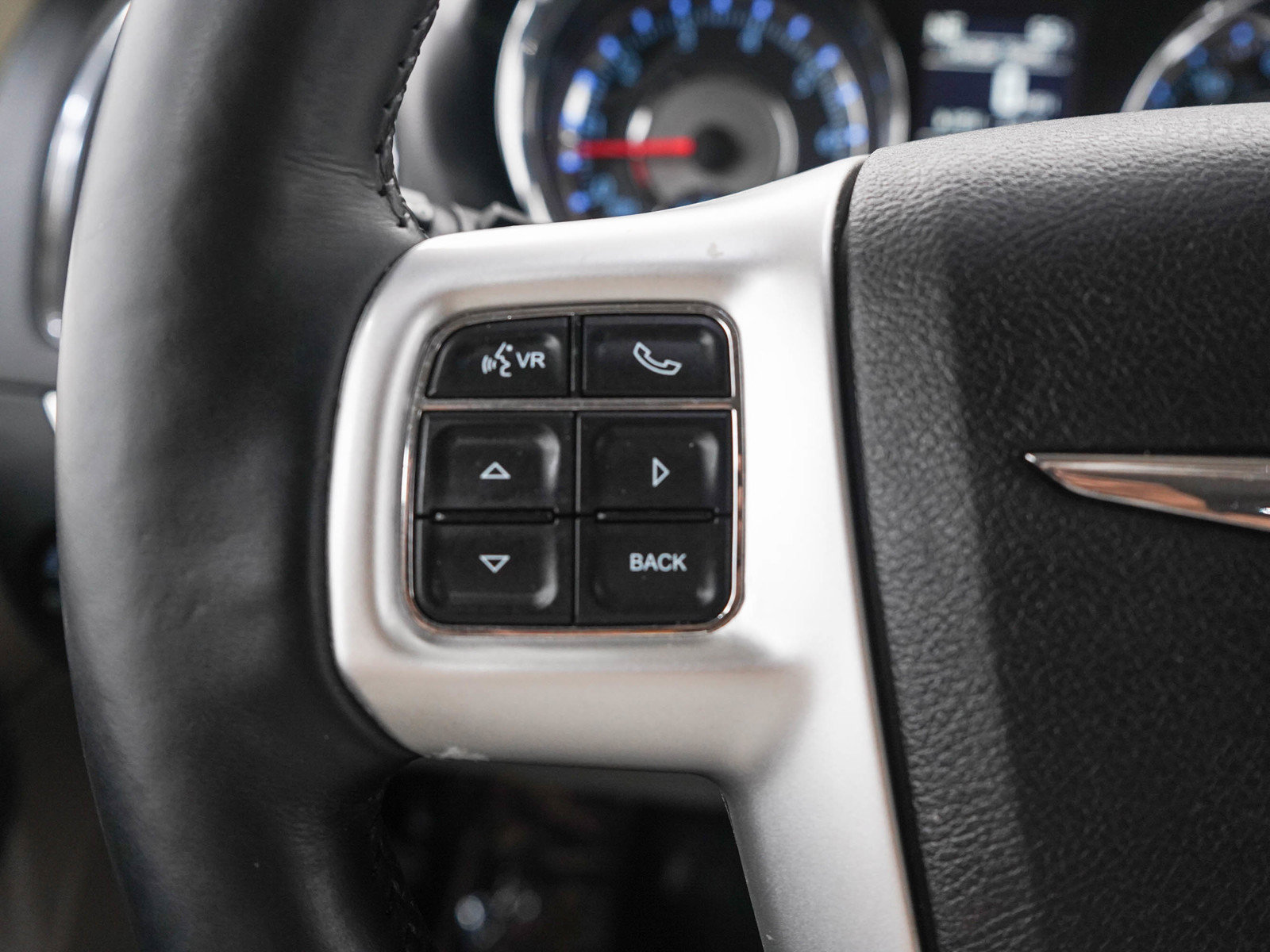 Used 2016 Chrysler Town & Country Touring-L w/ Driver Convenience Group FWD image 27