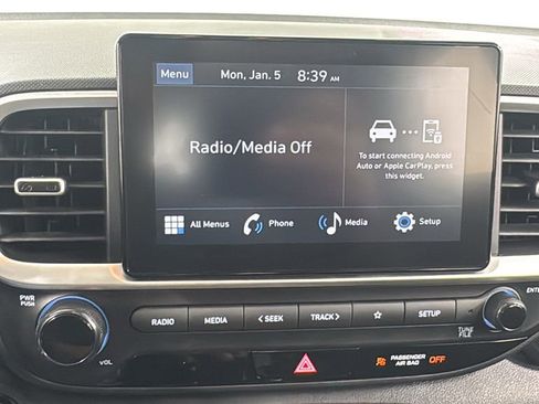 Used 2025 Hyundai Venue SEL image 24