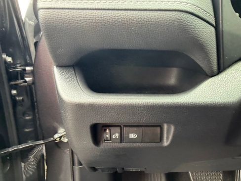 Certified 2021 Toyota RAV4 LE AWD/4WD image 9