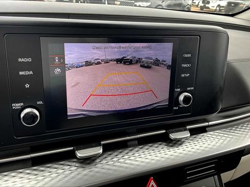 Used 2024 Kia Carnival LX FWD image 26