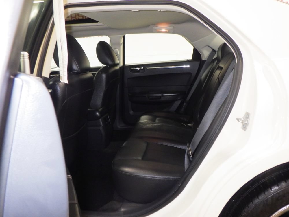 Used 2008 Chrysler 300 Touring RWD image 8