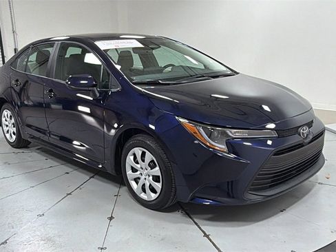 Certified 2025 Toyota Corolla LE image 3