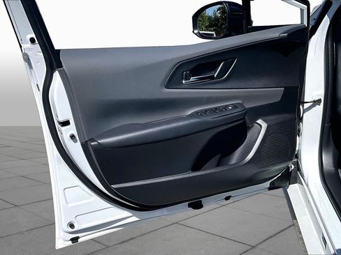 Certified 2025 Toyota Prius XLE FWD image 21