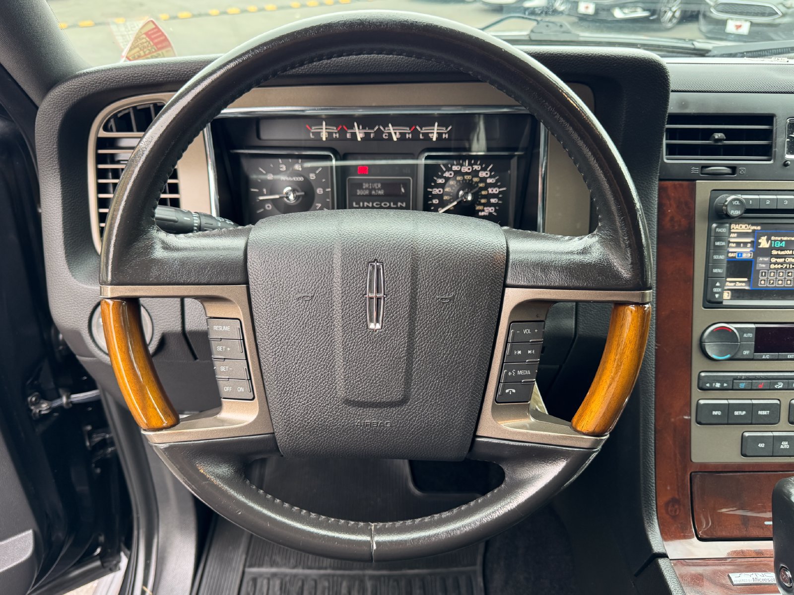 Used 2012 Lincoln Navigator L 4WD image 30
